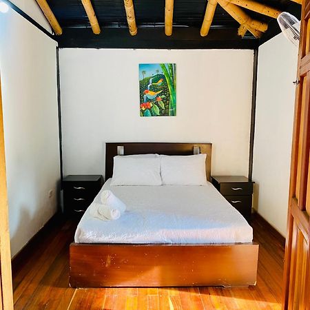 西加州酒店 Puerto Espejo 外观 照片