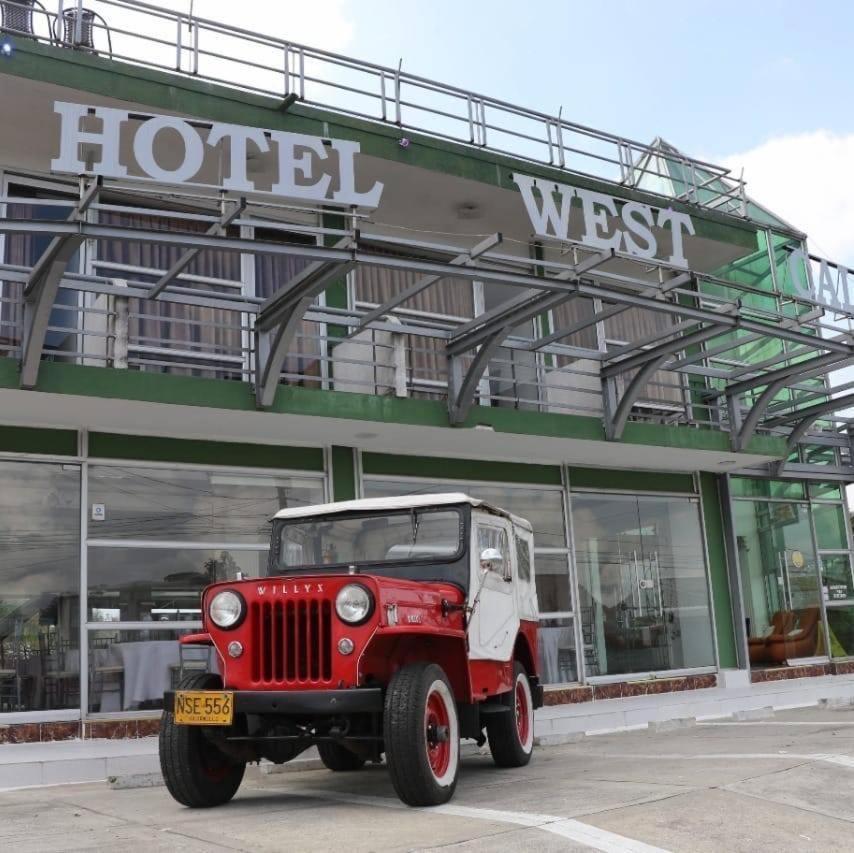 西加州酒店 Puerto Espejo 外观 照片